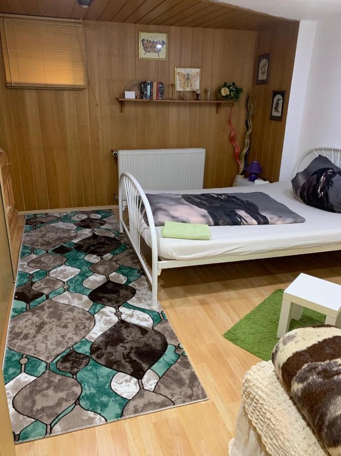 Schoenes Doppelbettzimmer Im Untergeschoss Inkl Parkplatz Nach Verfuegbarkeit